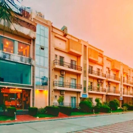 Vrindavan Dreams Hotel And Suites Kültér fotó