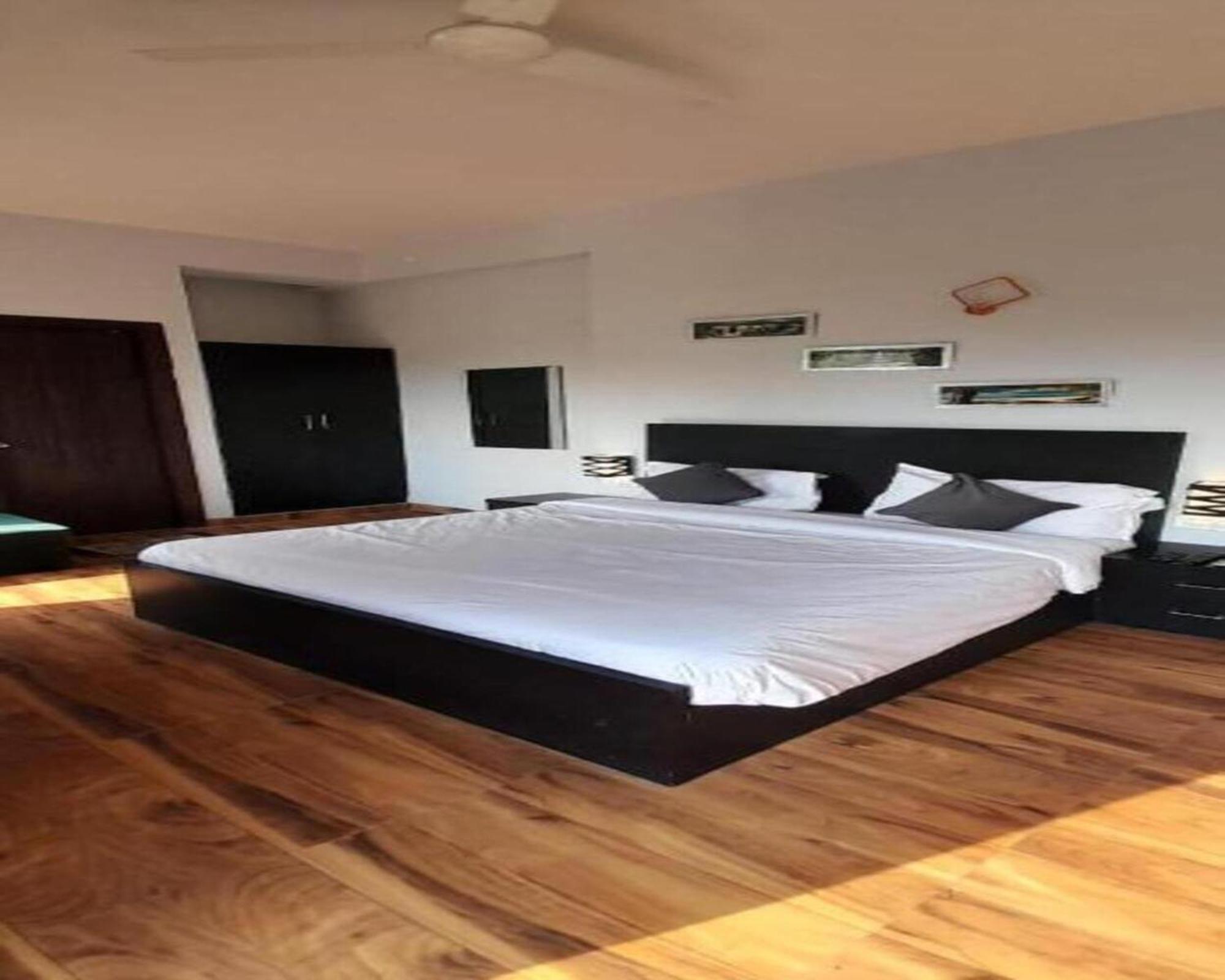 Vrindavan Dreams Hotel And Suites Kültér fotó