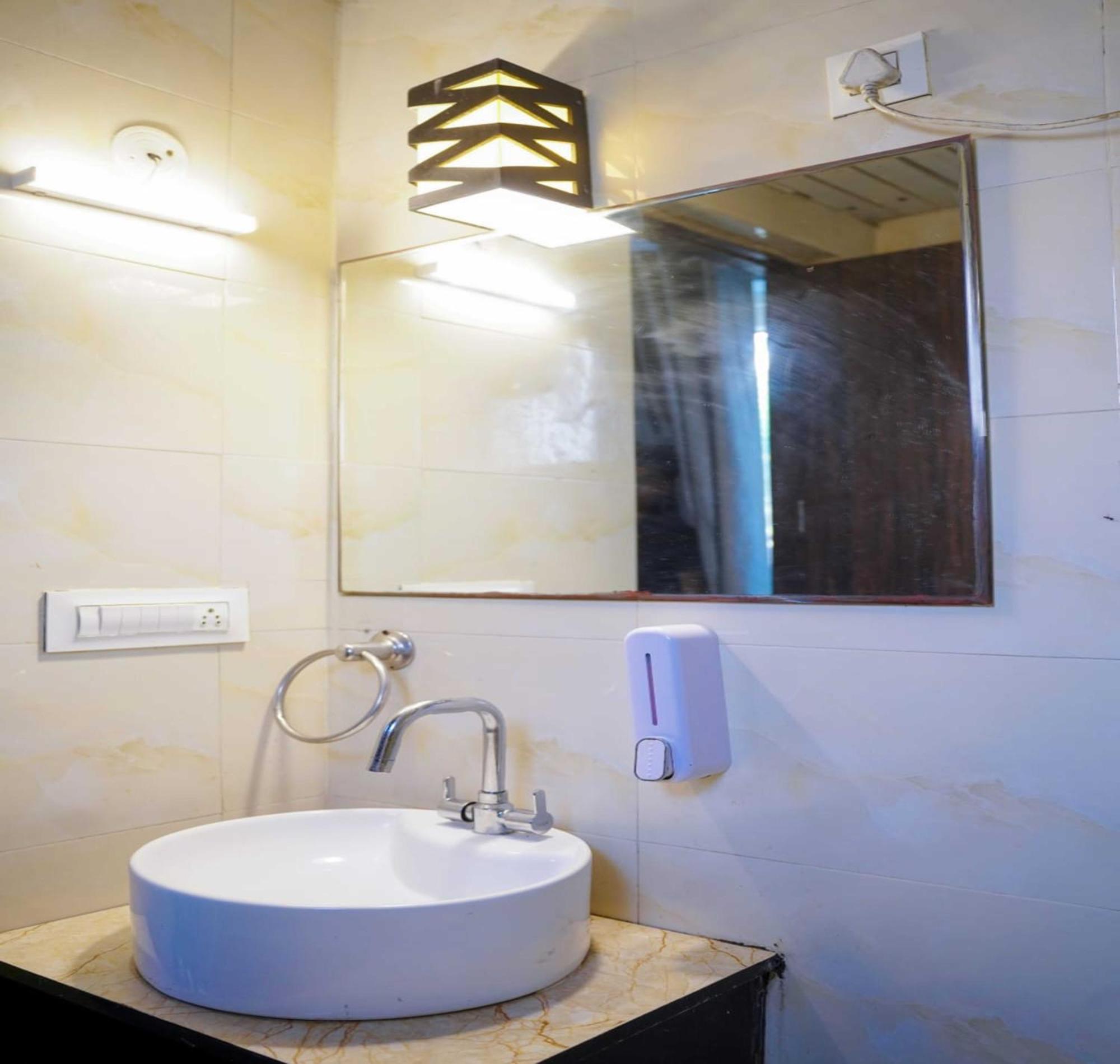 Vrindavan Dreams Hotel And Suites Kültér fotó