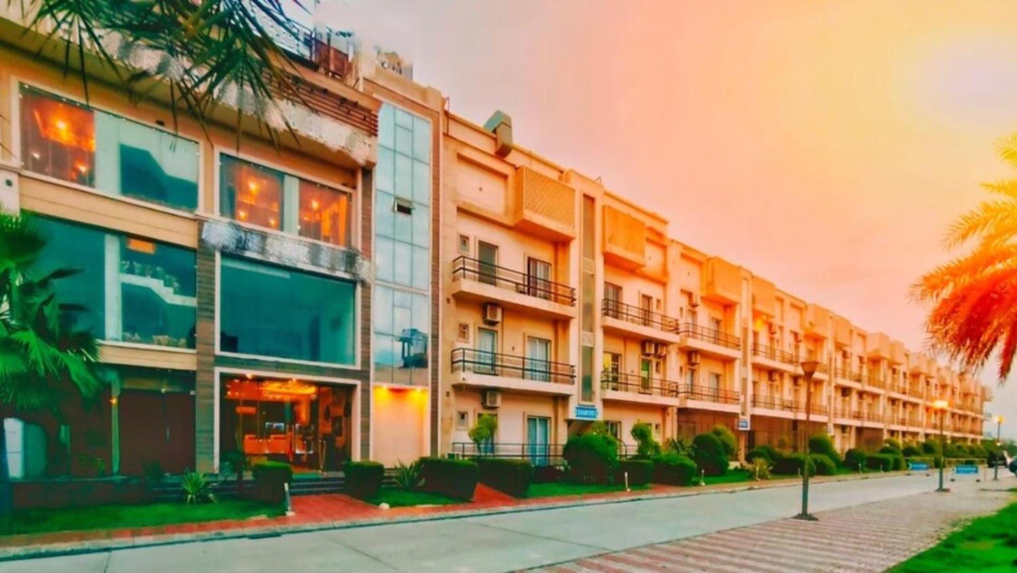 Vrindavan Dreams Hotel And Suites Kültér fotó