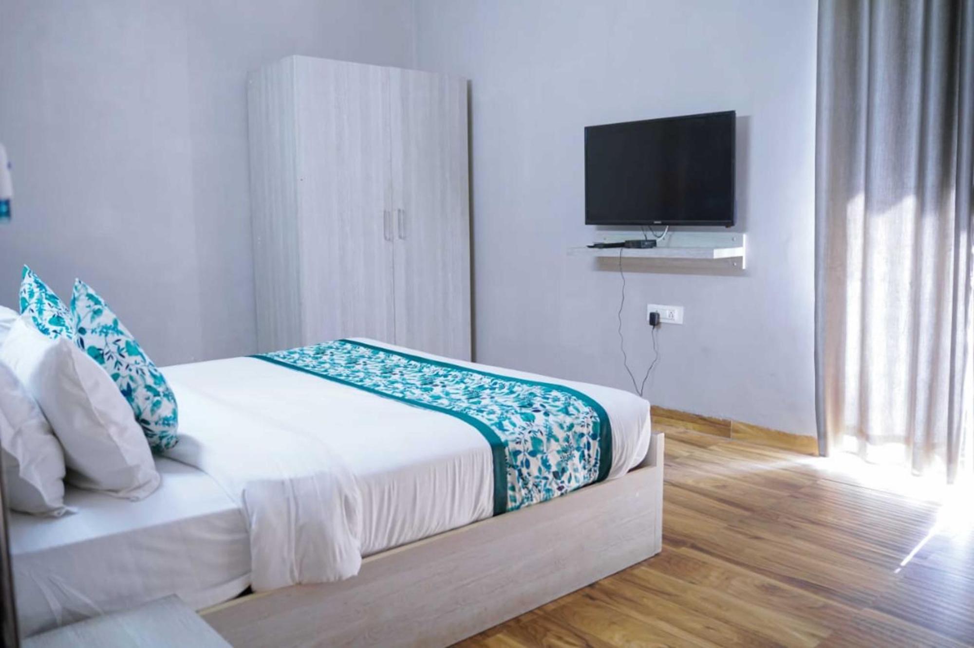 Vrindavan Dreams Hotel And Suites Kültér fotó