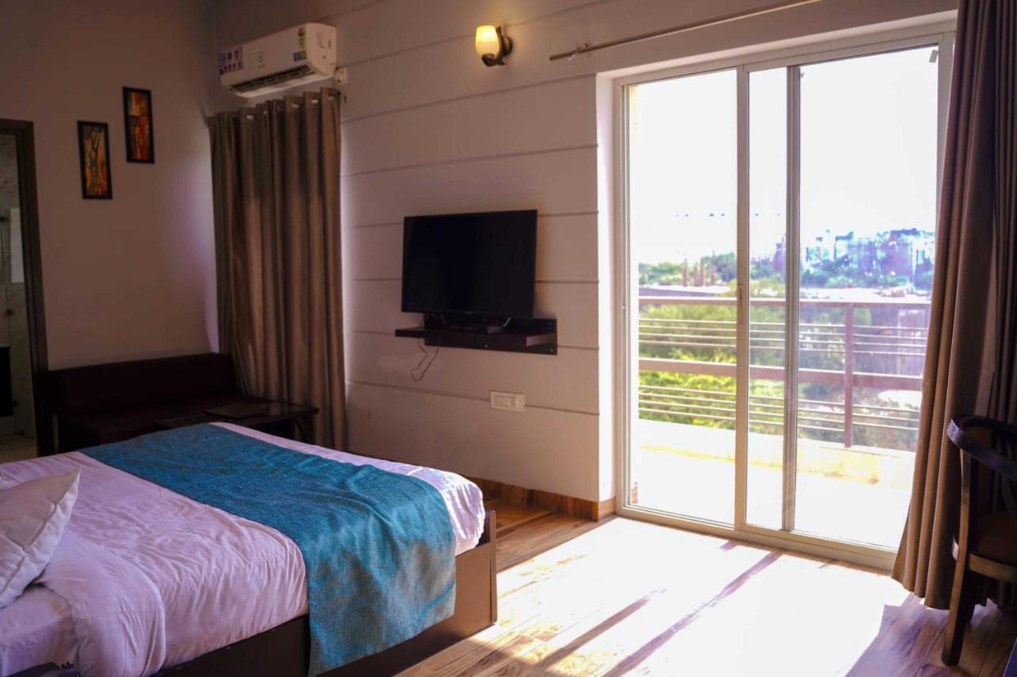 Vrindavan Dreams Hotel And Suites Kültér fotó