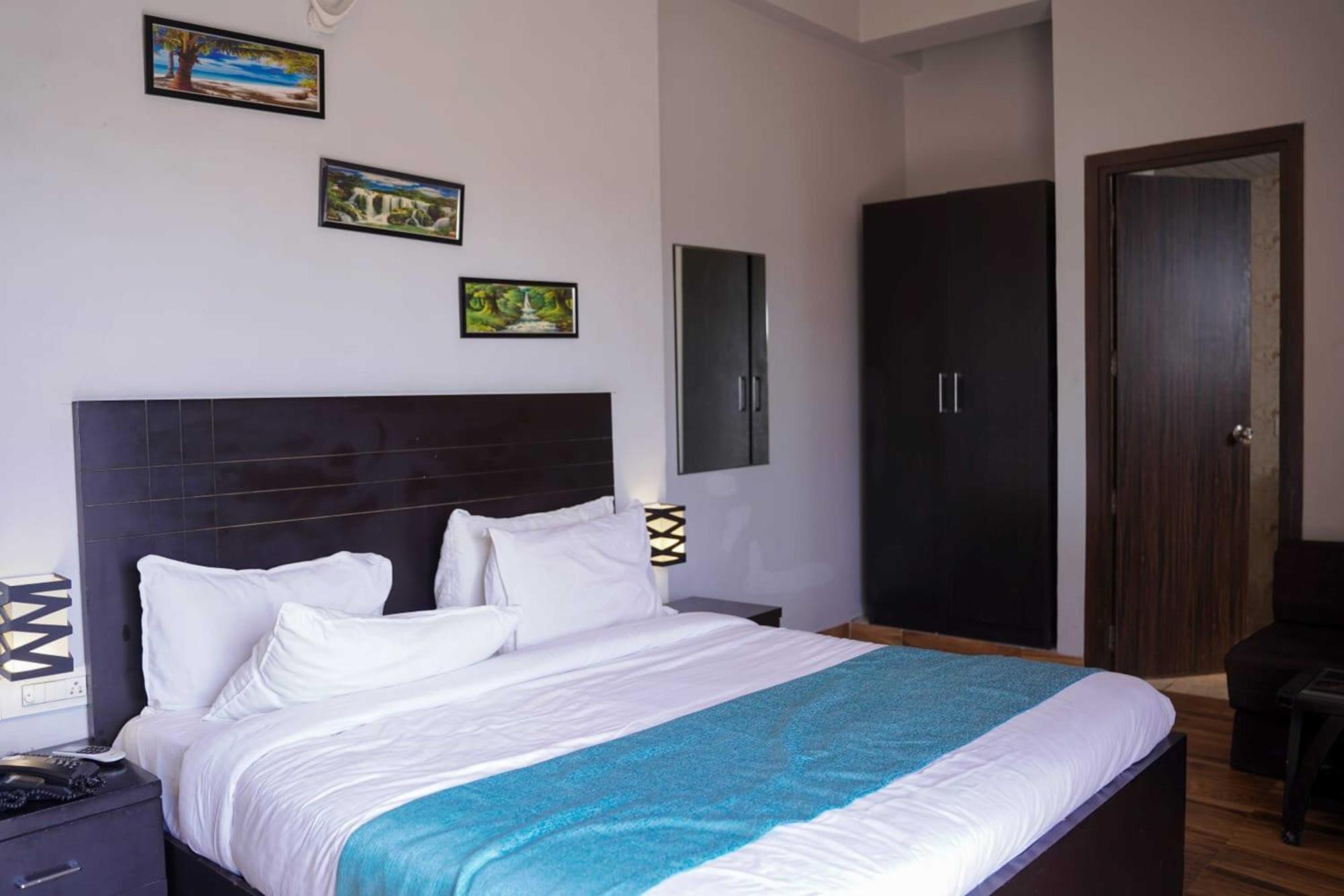 Vrindavan Dreams Hotel And Suites Kültér fotó