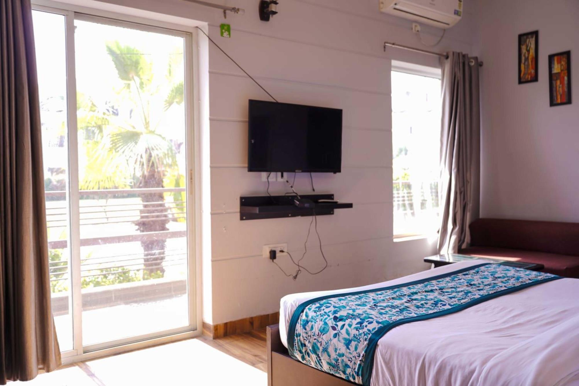 Vrindavan Dreams Hotel And Suites Kültér fotó