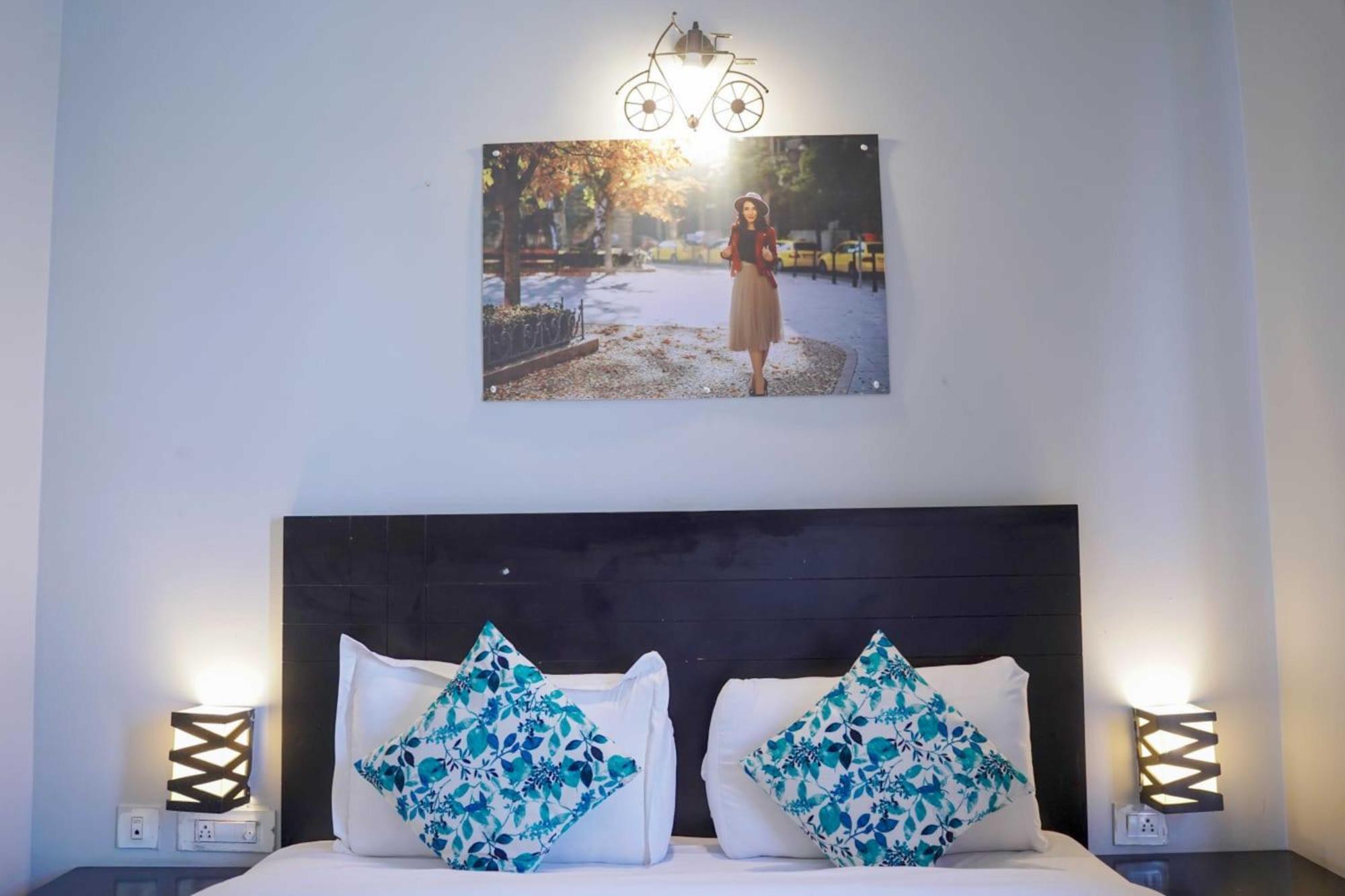 Vrindavan Dreams Hotel And Suites Kültér fotó